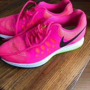 Women’s Nike sneakers